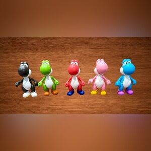 WORLD OF NINTENDO MARIO BROS. BUNDLE OF 5 YOSHIS COLLECTIBLE  FIGURES. 4”
